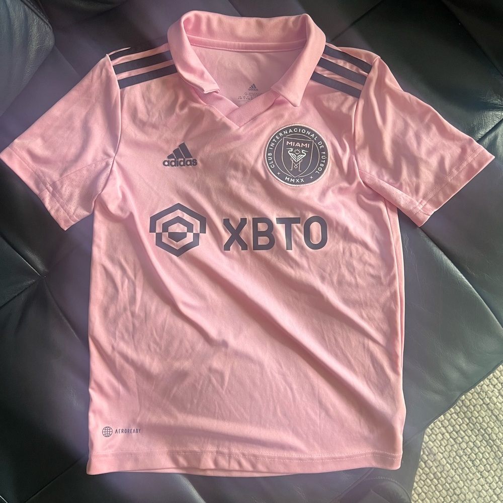 Inter Miami Adidas Messi Pink youth Soccer Jersey, size small or 9-10